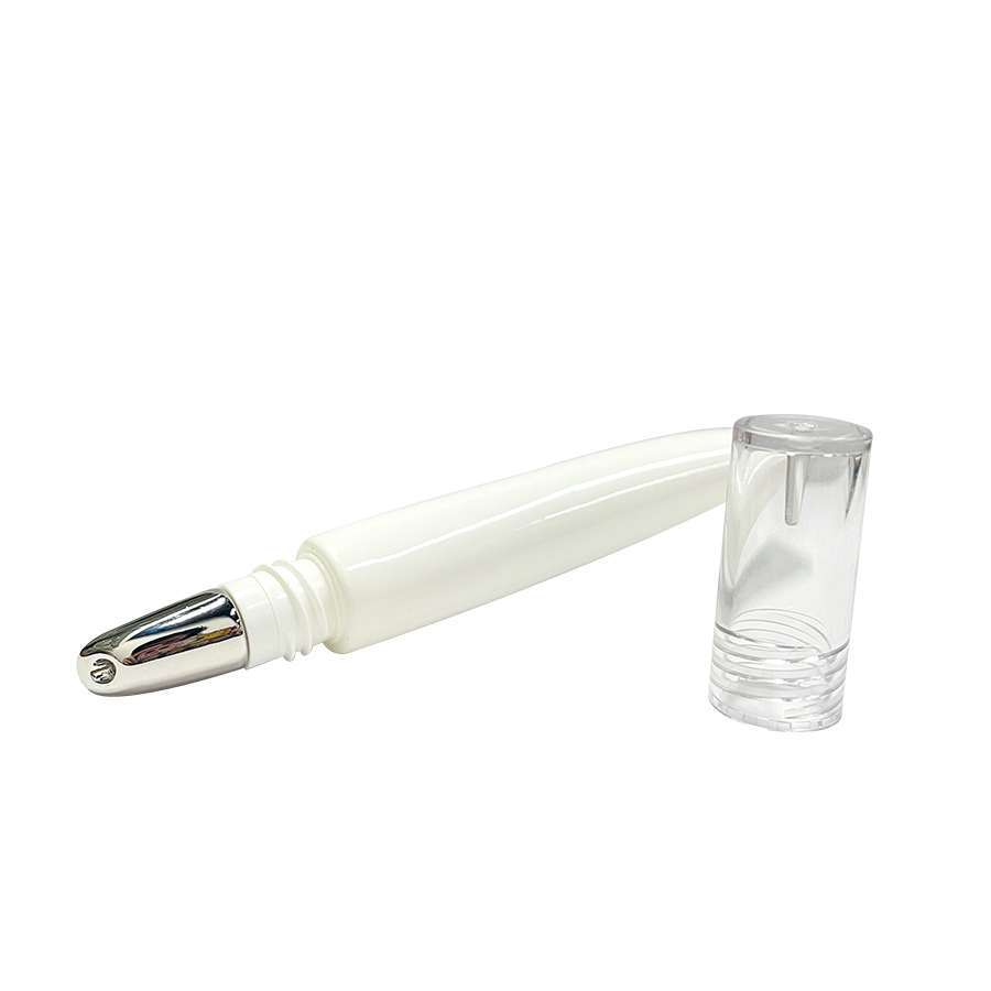 tubo de brillo de labios vacío