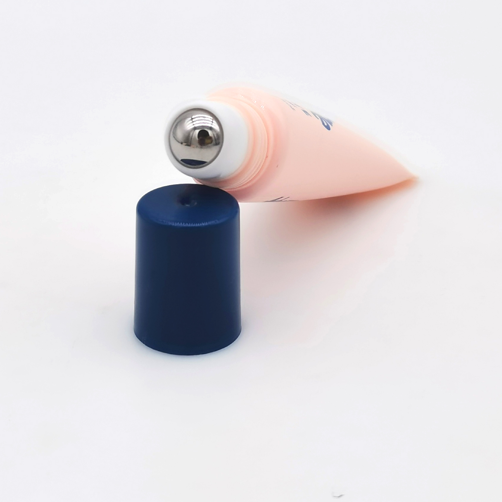 tubos vacíos de brillo de labios rosa