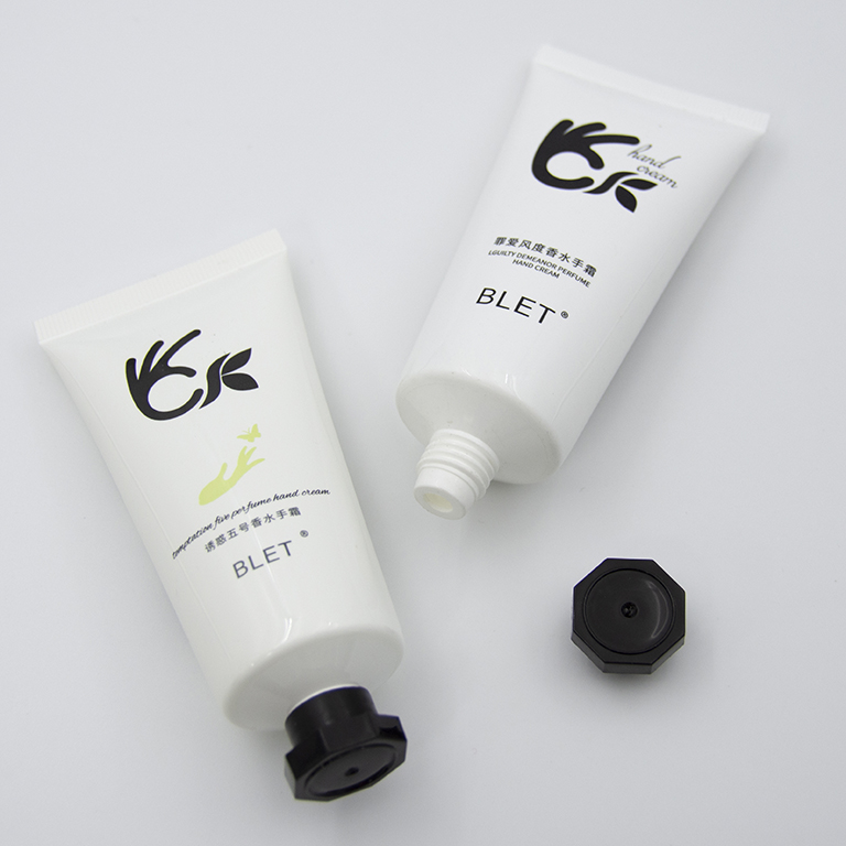 kleine Handcremetube als Partygeschenk
