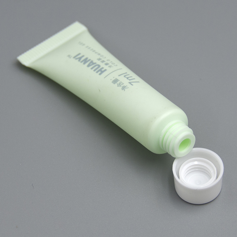 Lipgloss-Tube leer