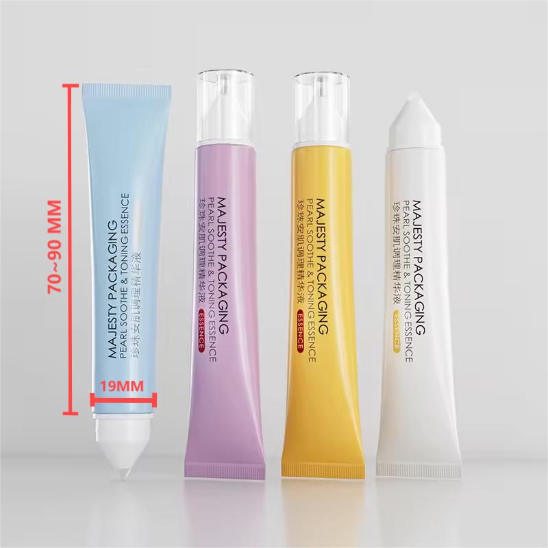 tubo de brillo de labios cosmético