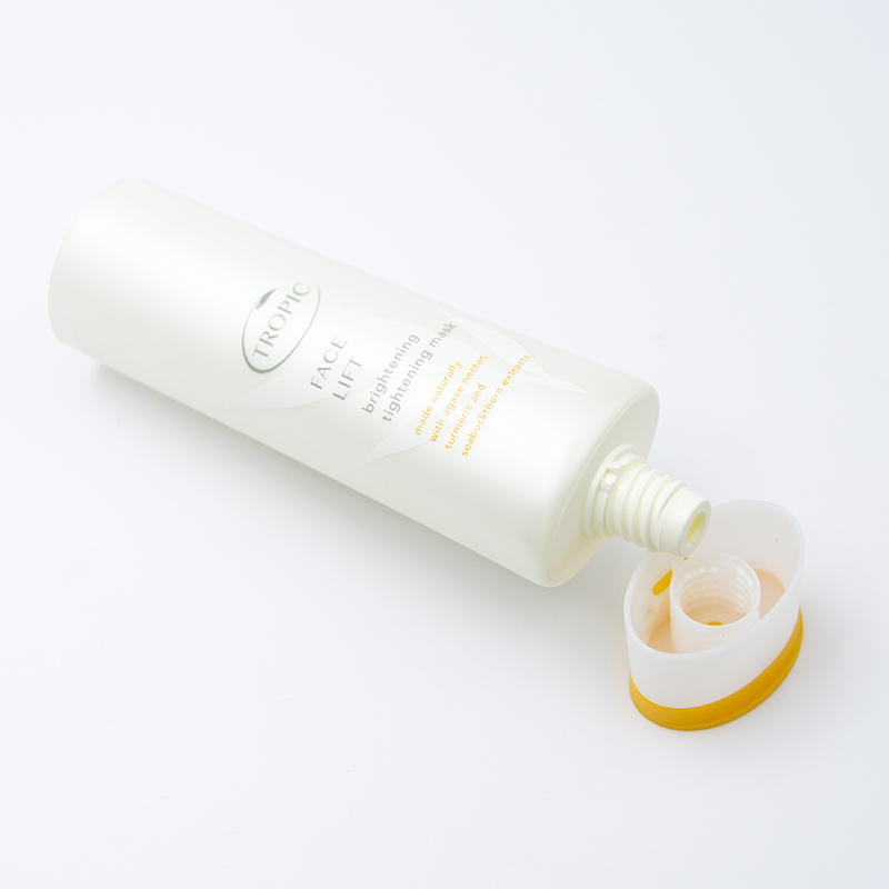 crema de manos en tubo de metal