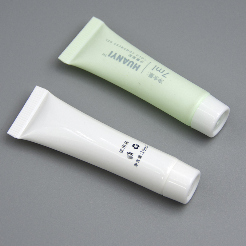 Leere Tuben für Lipgloss