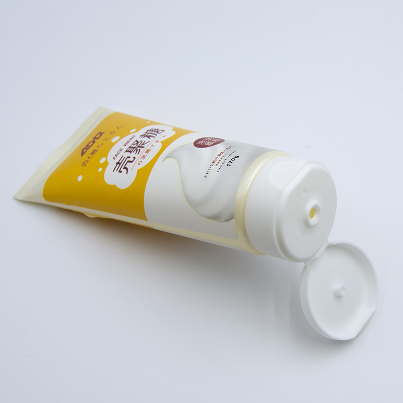 Mio Skincare Boob Tube + Multi-Action-Brustcreme