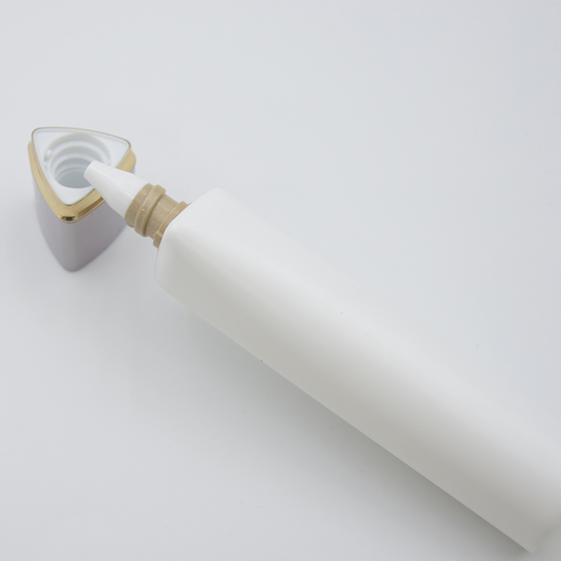 tubo cosmético con bomba