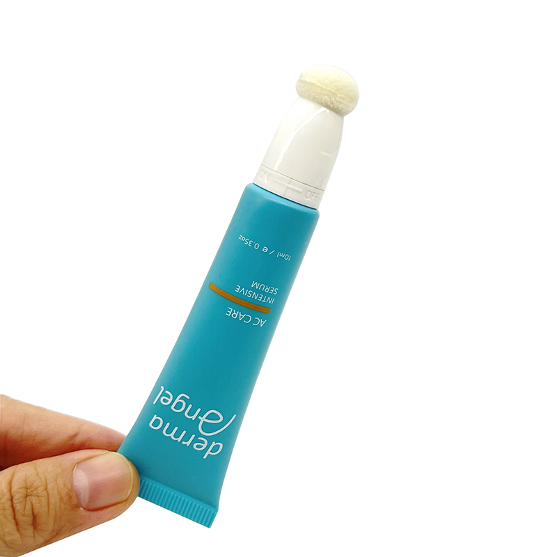 tubo de brillo de labios vacío