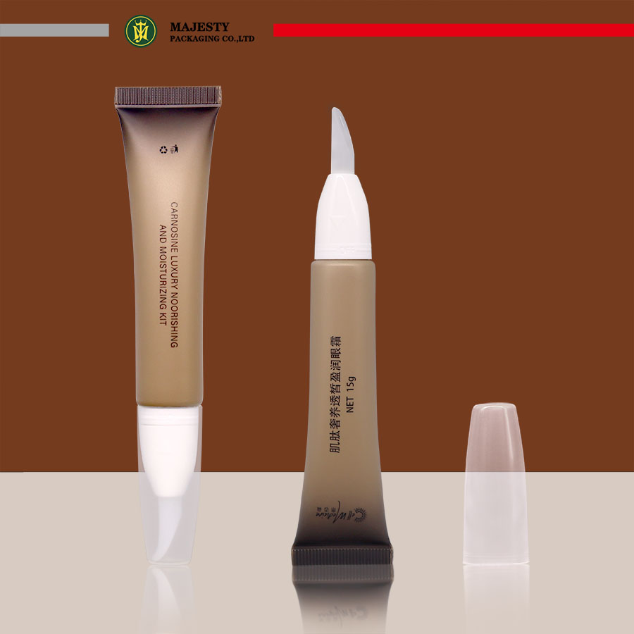 leere Lipgloss-Tubenverpackung