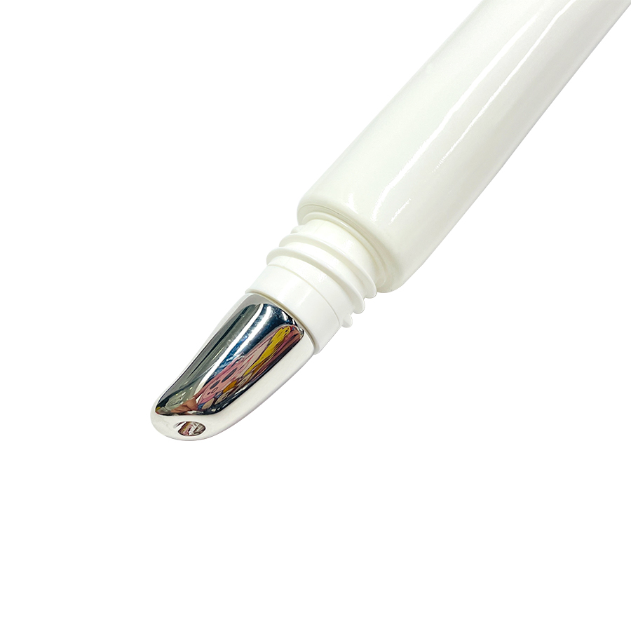 tubo de lápiz labial vacío