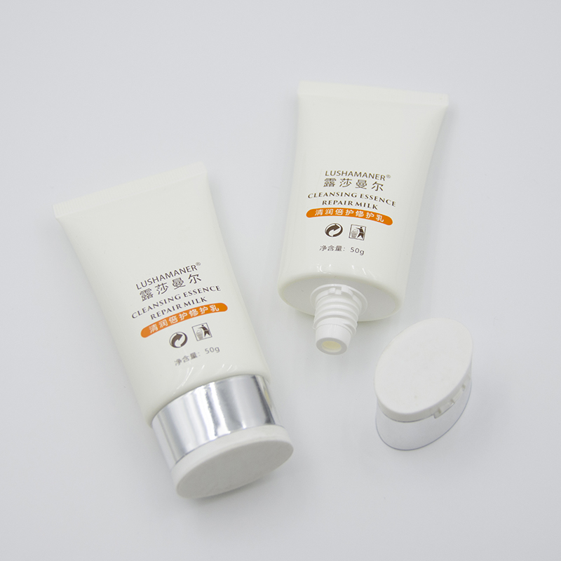 tubo cosmético transparente