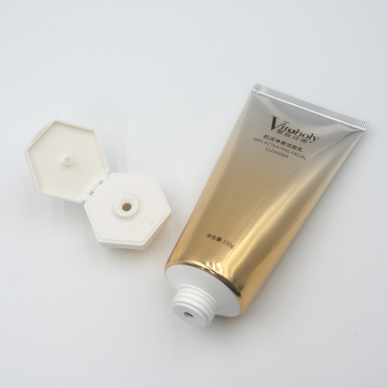 Envases de tubos de plástico para productos de belleza.